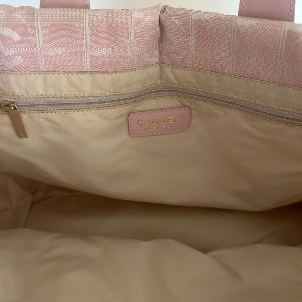Chanel Light Pink Tote Bag- CC Logo - Picture 9 of 16